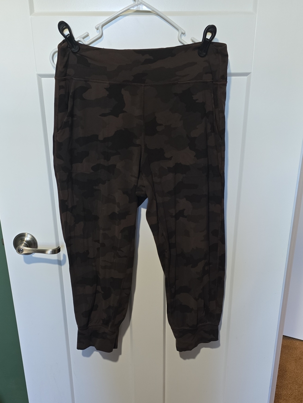 lululemon athletica Women's Camo Capri Leggings - Black & Gray
